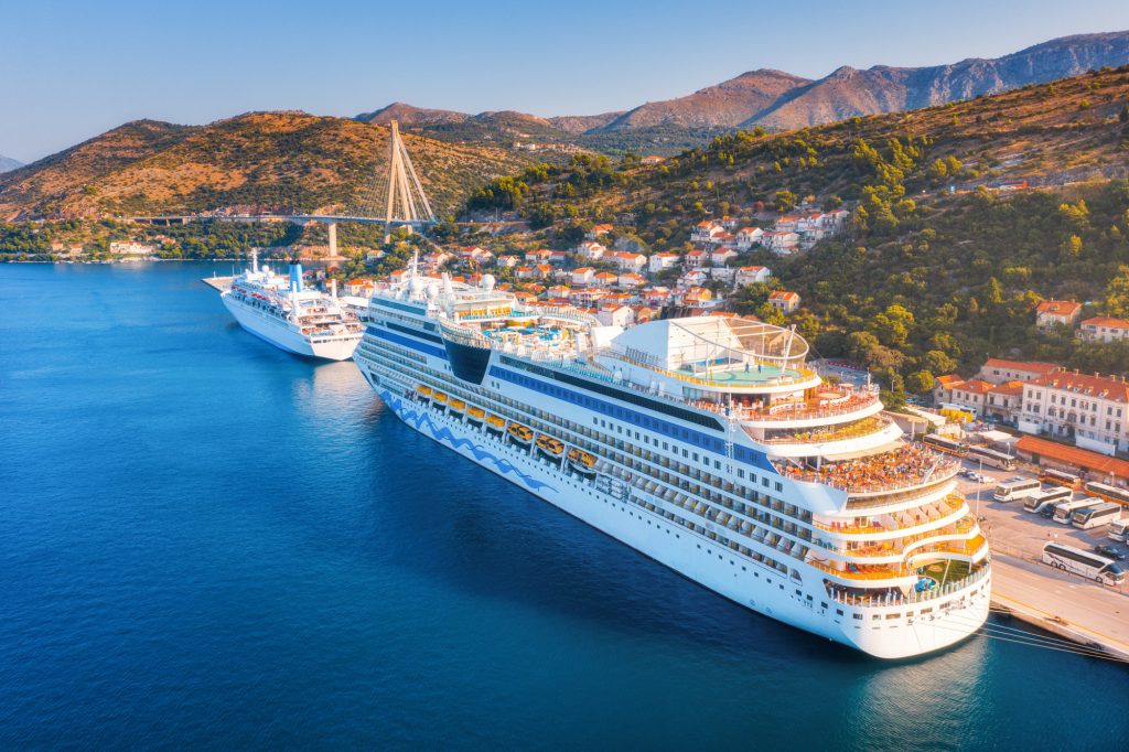 Cruise ship docked at port for Bracknell seaport transfer taxi service